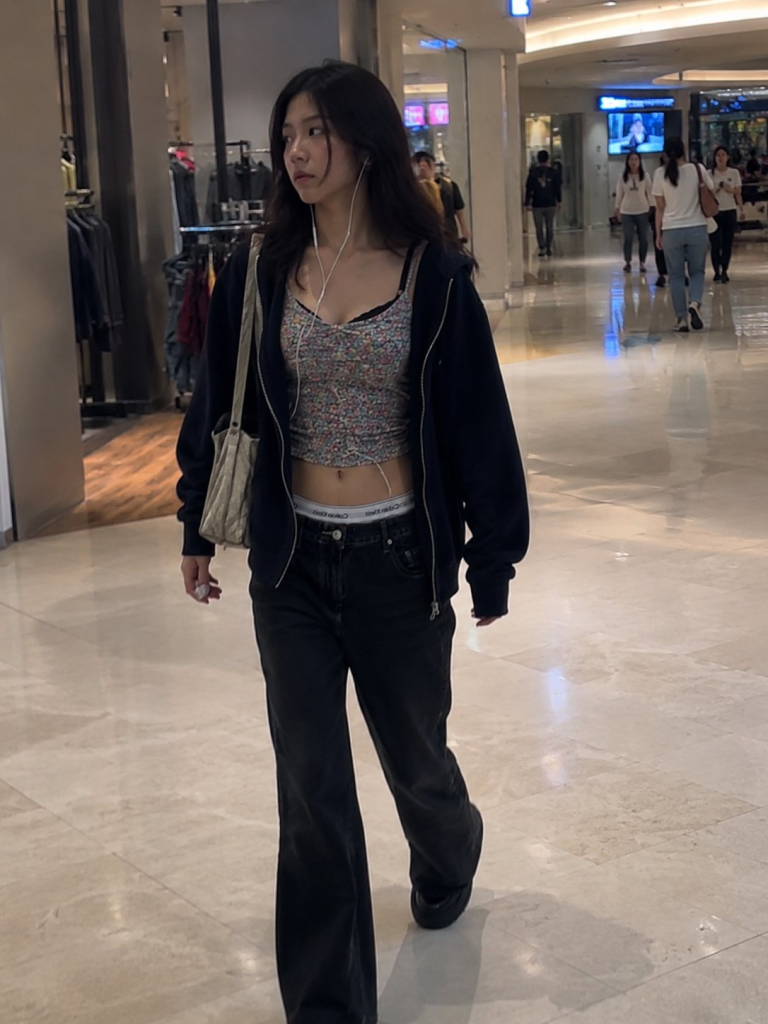 一张由 AI 生成的图片，风格类似偷拍，画面真实自然
